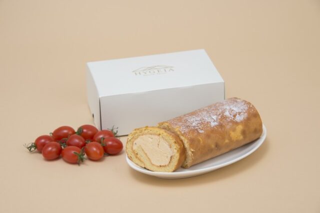 Aiko-Tomato-Roll-Cake